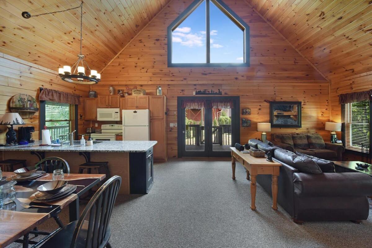 Ryes And Shine Bootlegger'S Cabin! Hot Tub* Pool* Arcade* Billiards *Ev * Pet Friendly Sevierville Luaran gambar